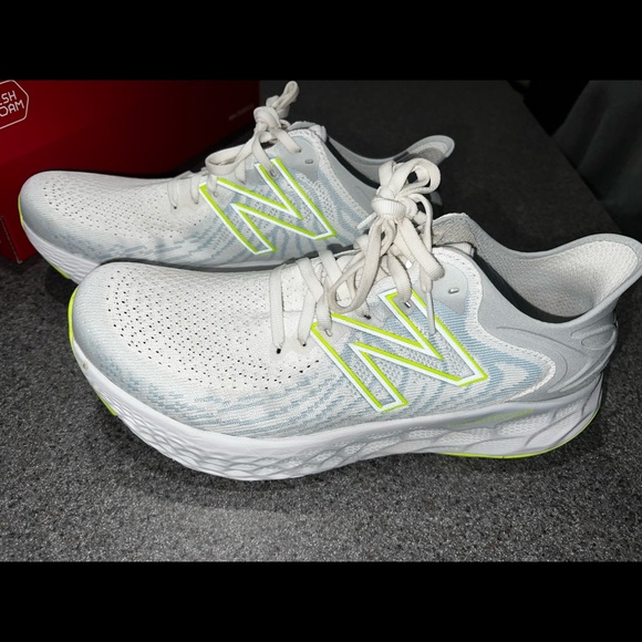 Size 10 New Balance Running shoes - Picture 3 of 6